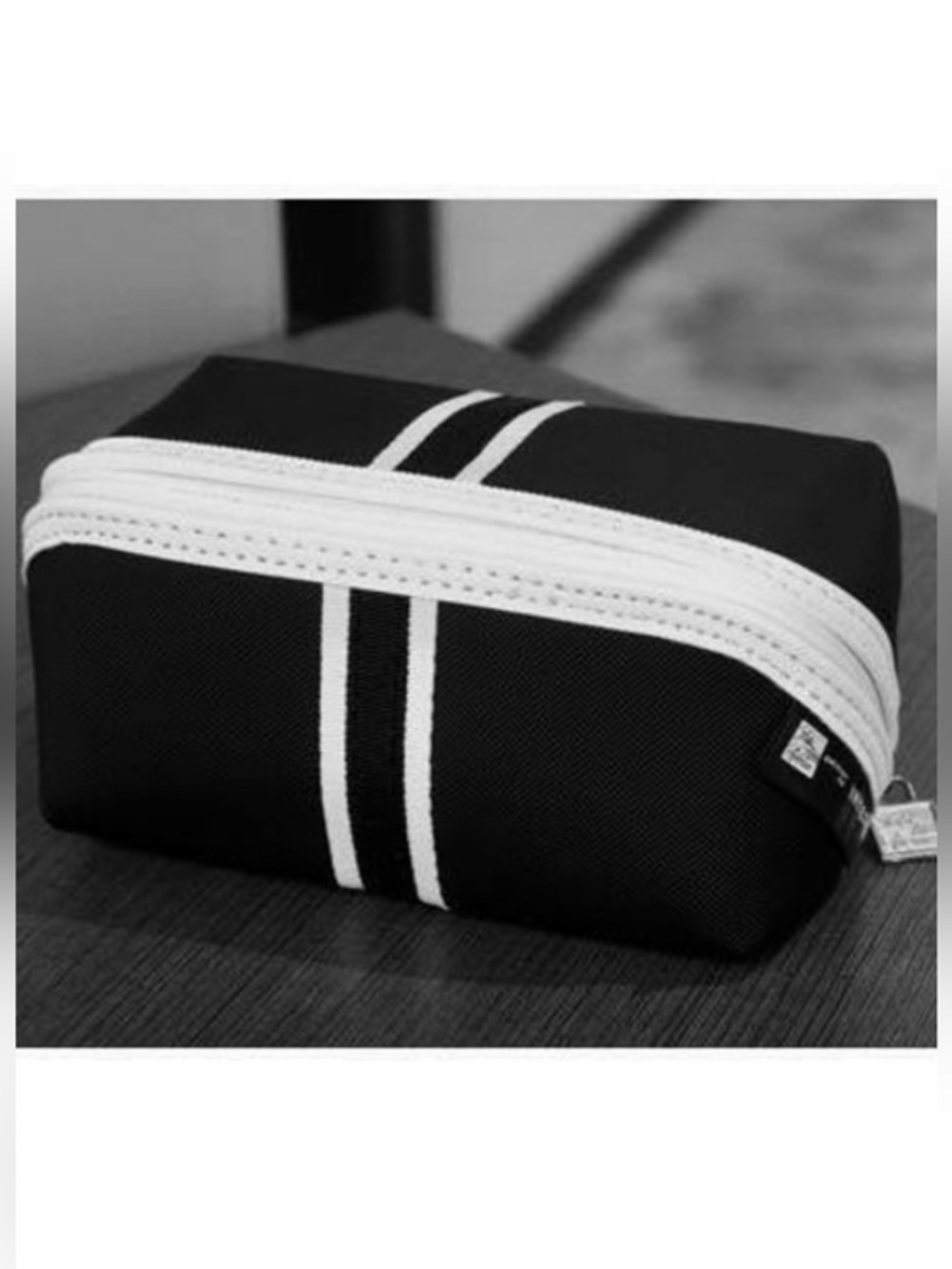 United Airlines POLARIS Saks Fifth Avenue Bag